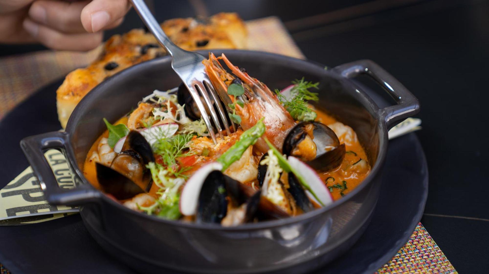 The Abdali Boulevard Hotel Amman Exterior photo Thai seafood curry