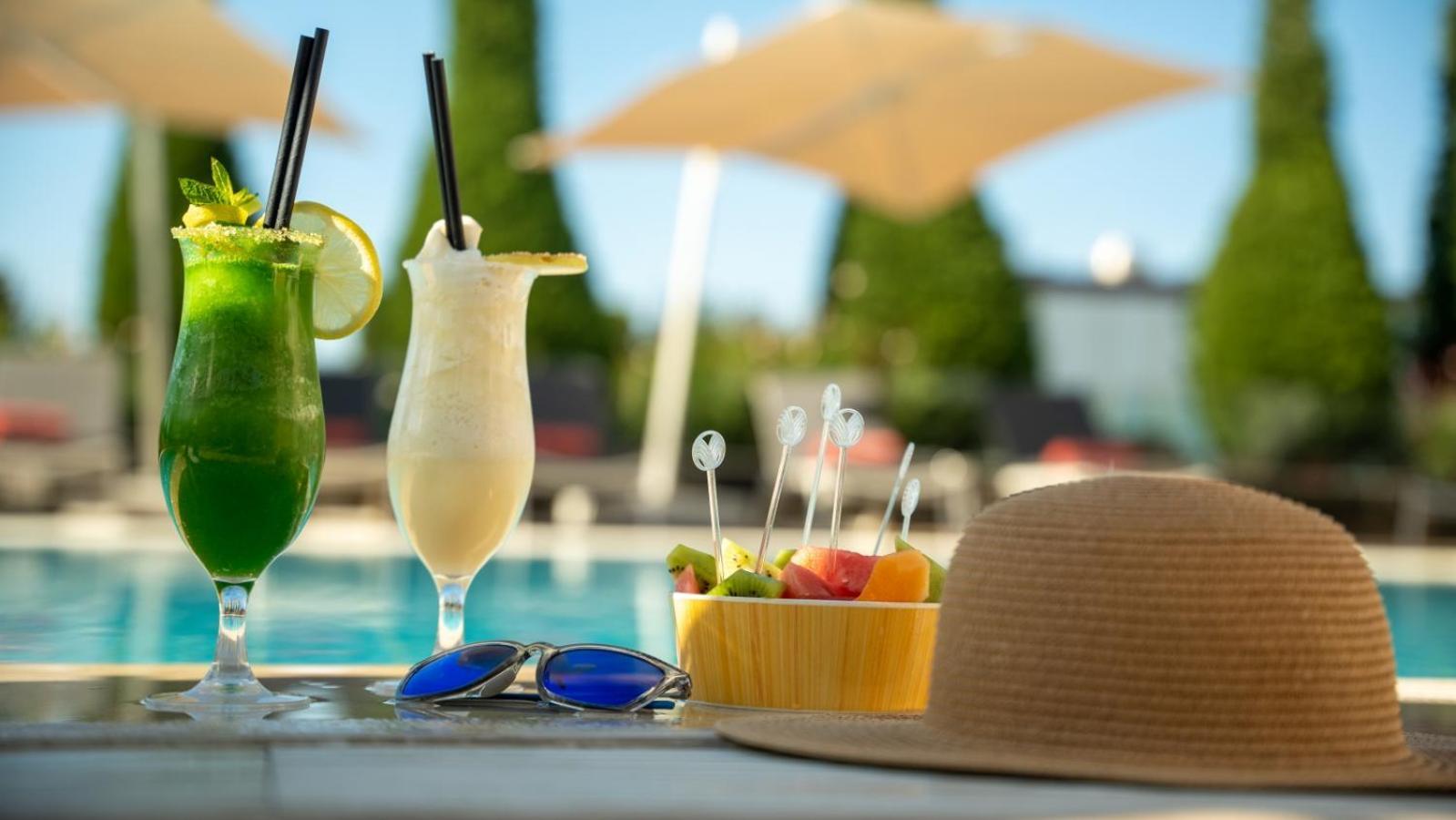 The Abdali Boulevard Hotel Amman Exterior photo Poolside at the hotel