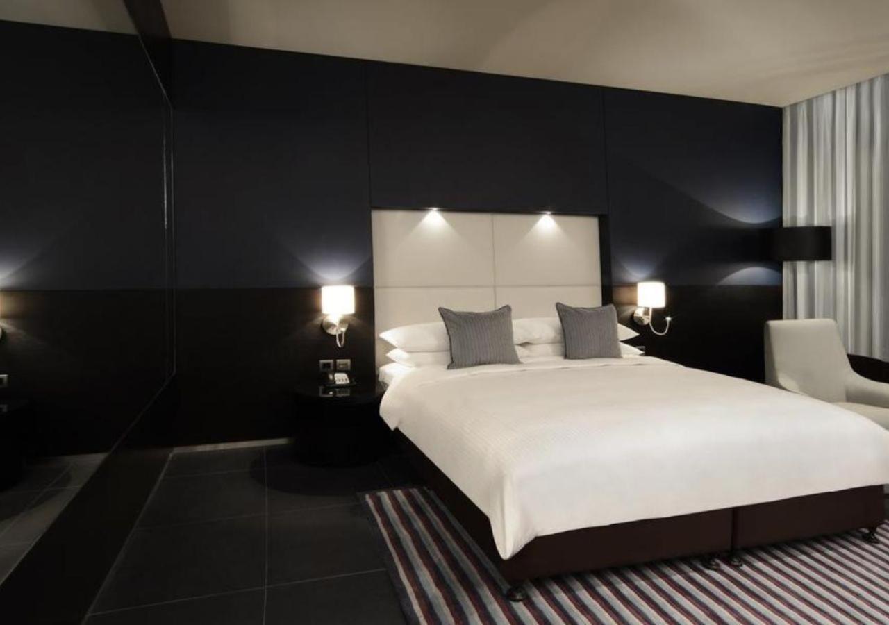 The Abdali Boulevard Hotel Amman Exterior photo A bedroom at the hotel