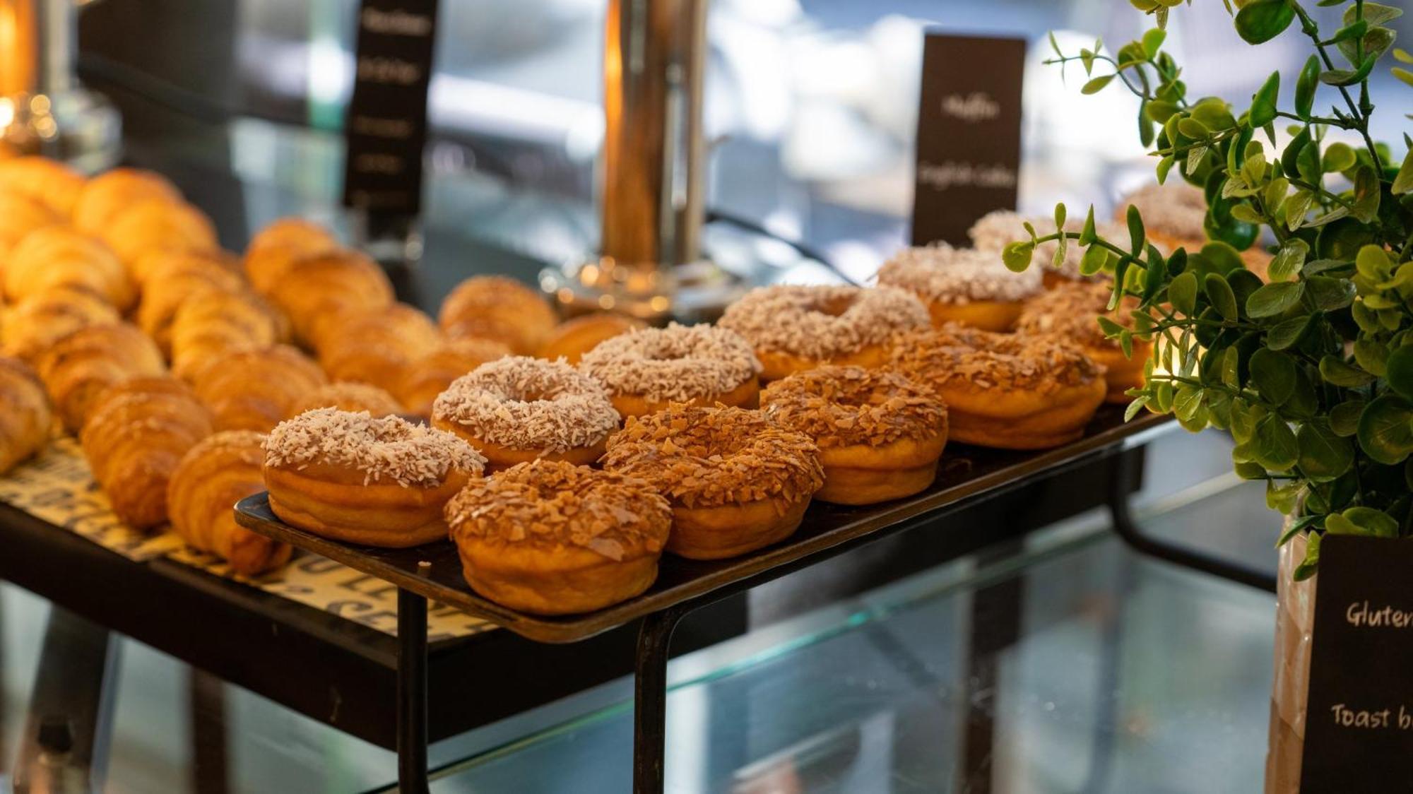 The Abdali Boulevard Hotel Amman Exterior photo Baked goods at a bakery