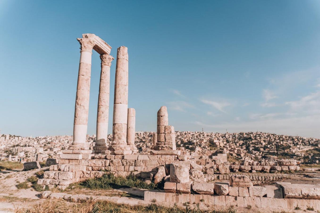 The Abdali Boulevard Hotel Amman Exterior photo The Roman columns of the Cardo Maximus